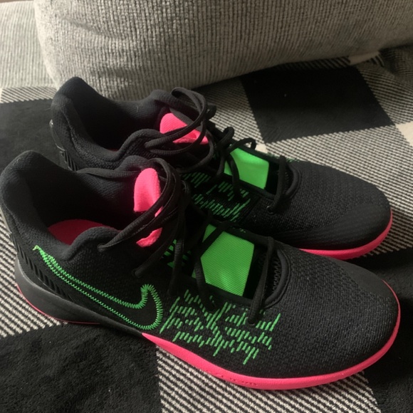 Kyrie Flytrap 2 Hyperpink - Picture 2 of 3